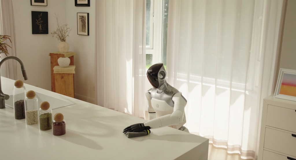 Galaxea’s proprietary embodied AI bipedal robot