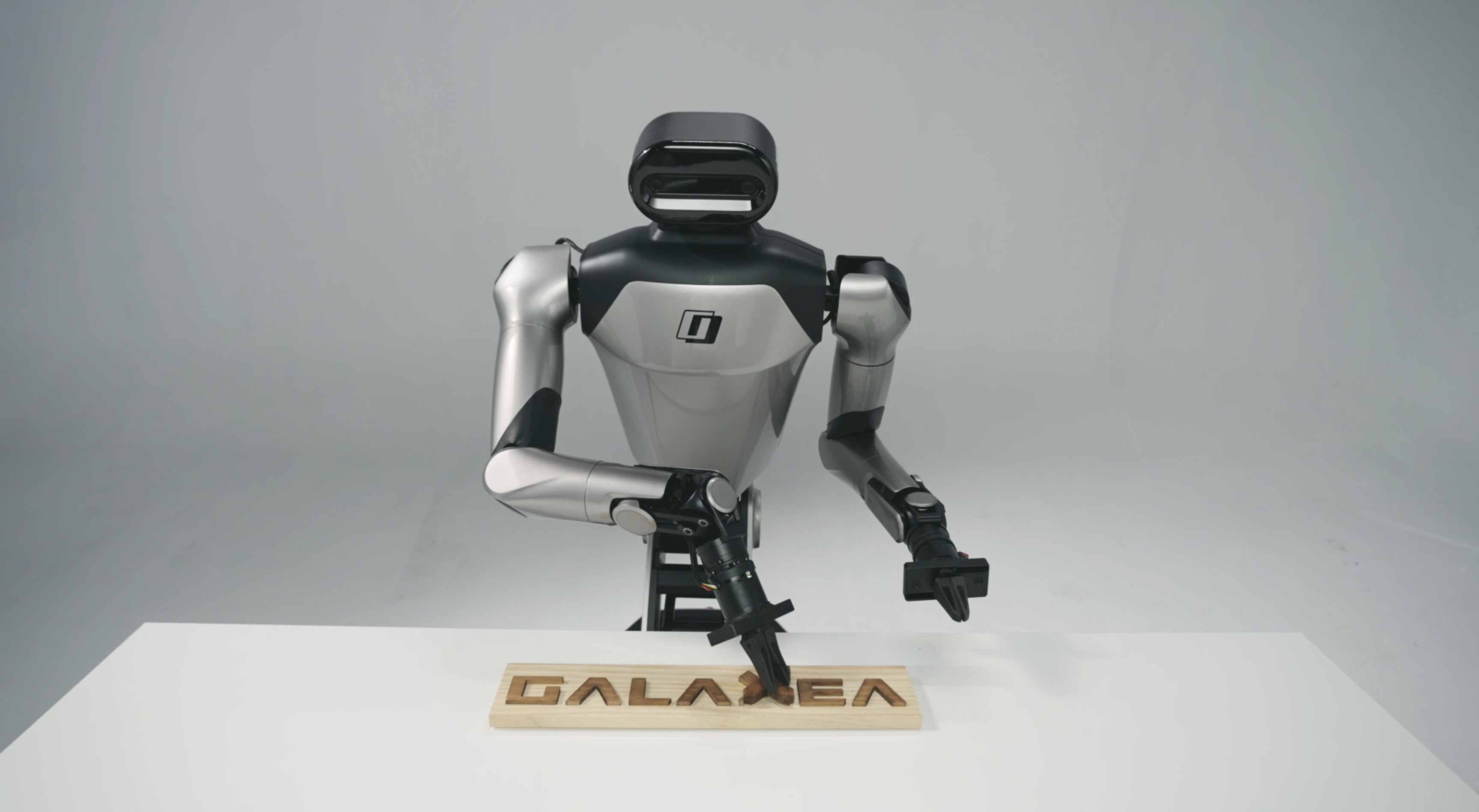 7-DOF Dual-Arm Wheeled Humanoid Robot